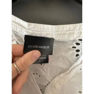 Liv Los Angeles Womens White Eyelet Lace Button Front Peplum Top‎ Ruffle Cottage thumbnail 4