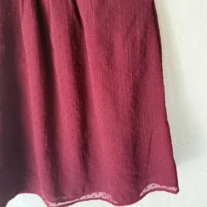LOFT‎ Burgundy Smocked Neck Swiss Dot Blouse Top Medium Interview Outfit Women thumbnail 5