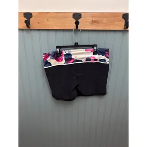 Lululemon Groove Short II‎ Black Floral Waistband Yoga Shorts Size 10 thumbnail 2