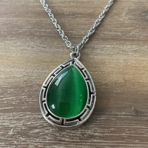 Green teardrop pendant necklace Silver thumbnail 2