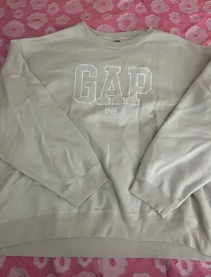 GAP beige crewneck thumbnail 1