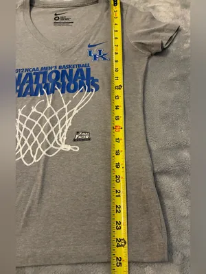 Women’s Nike Gray T-Shirt UK 2012 NCAA Men’s Basketball National Champion Size M thumbnail 5