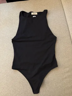 Aritzia top thumbnail 2