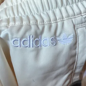 NWOT adidas Cream Track/Jogger Pants with ICONIC Side Stripes Size Medium thumbnail 7