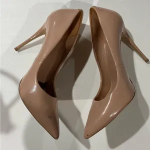 Nude pink heels size 8 thumbnail 1