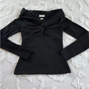 aritzia contour long sleeve thumbnail 1