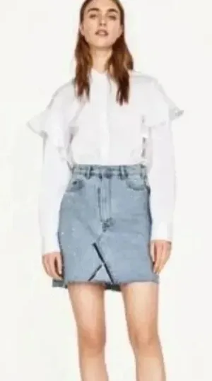 Zara Pearl Denim Skirt size small thumbnail 1