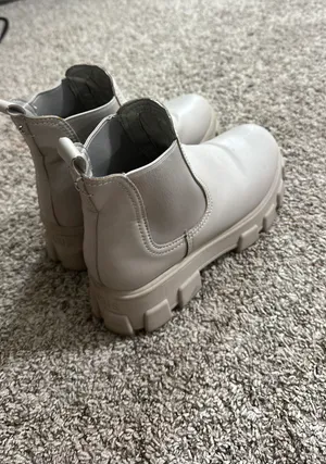 chunky chelsea boots Size 9 thumbnail 2