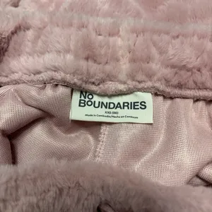 No Boundaries Pink Heart fuzzy hoodie and jogger set Size 00/XS thumbnail 4