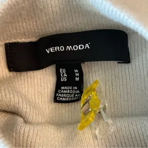 Women’s Vero Moda Soft Cream long sleeve Turtleneck Sweater size Medium thumbnail 5
