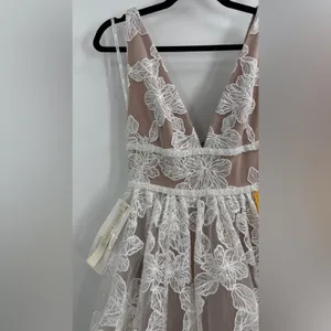 Bronx and Banco Lily Blanc Embroidered Gown US2/XS thumbnail 7