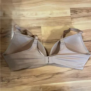 Victoria's Secret So Obsessed Smooth Wireless Push Up Bra thumbnail 4