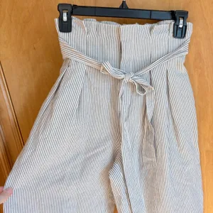 Club Monaco Paperbag Waist Striped Cropped Pants Size 00‎ thumbnail 4