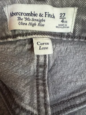 Abercrombie Curve Love 90s Straight Ultra High Rise Gray Jeans Size 27 thumbnail 8