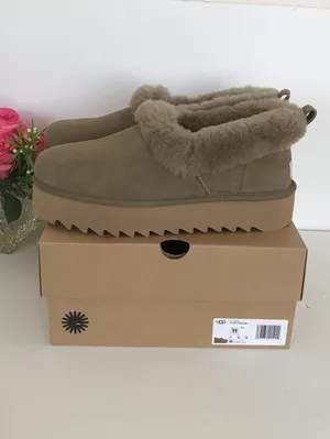 UGG Nita Platform thumbnail 4