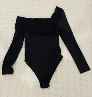 Off shoulder black top Size L thumbnail 1