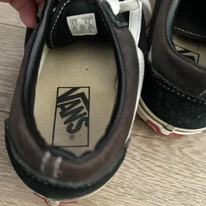 Vans Black and White sneakers thumbnail 2