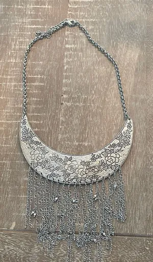 Abercrombie & Fitch Silver Tone Bib Necklace w/ Fringe & Floral Design 17 in thumbnail 1