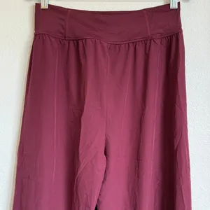 NWT Halara Breezeful Palazzo Flowy Wide Leg Casual‎ Pants in Amaranth Purple thumbnail 4