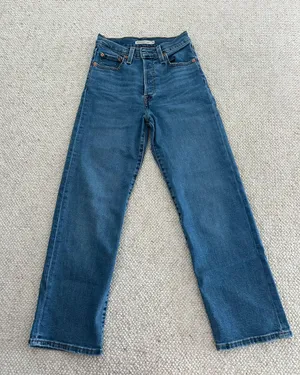 Levi’s Ribcage Straight Ankle Jeans thumbnail 1