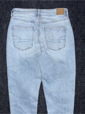 American Eagle Mom Jeans Light Wash High Rise Women’s 6 R Strigid Tapered 90s thumbnail 4