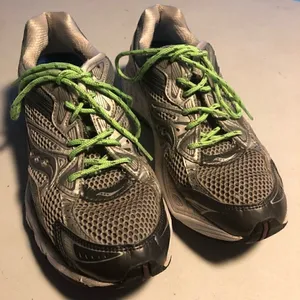 Saucony gray shoes size 10 thumbnail 1