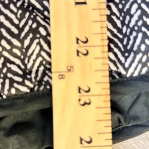 dee elle Women's Small Black & White Chevron Quilted Vest EUC b14 thumbnail 8