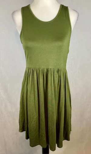 Army green sleeveless shift dress with pockets size medium NWT thumbnail 1