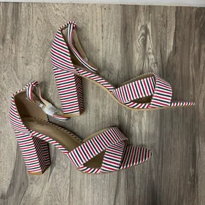 New Cushion Walk by Avon Woman Strip block heel shoes sandal Sz 9 Fabric Upper thumbnail 1