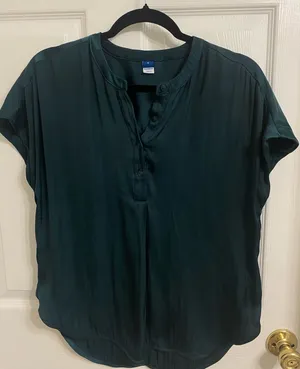 Old Navy Women’s top thumbnail 1