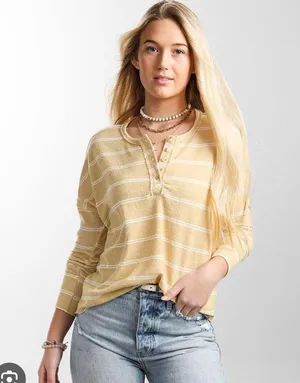 • Billabong • Women’s Anyday Henley Top Size Small thumbnail 6