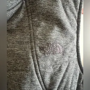 The North Face Women XL Grey Full Zip Outdoor Vest thumbnail 2
