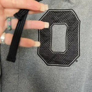 NEW Ohio State Buckeyes Hoodie SMALL Gray Scarlet & Gray Pullover Sweatshirt thumbnail 6