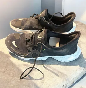 Nike Free RN 5.0 Volt Womens 7.5 Black Running Shoes Sneakers AQ1316-003 Fair thumbnail 1