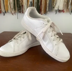 Classic White Women's Casual Nike Sneakers size 6.5 thumbnail 1