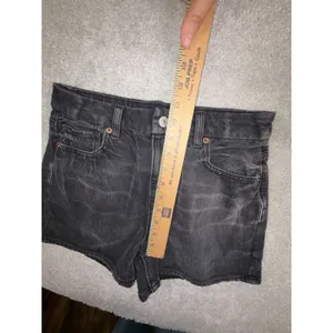 American Eagle Curvy Mom Short 0 Strigid Black thumbnail 8