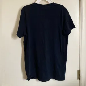 *Hollister Navy with Yellow “Hollister, Surf Hunters” Medium Shirt #MBG thumbnail 6