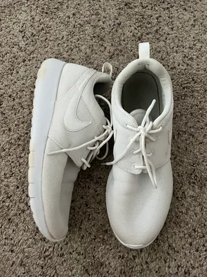 Nike White Sneakers thumbnail 3