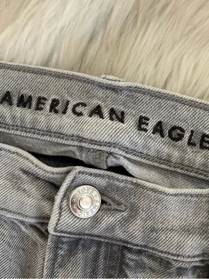 American Eagle 90s Straight Jeans Gray Distressed High Rise Size 14 thumbnail 5