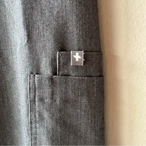 Figs Women’s Yola Skinny Scrub Pants‎ in Graphite Gray Size Small thumbnail 4