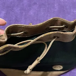Liz Claiborne black and tan leather crossbody handbag in GUC thumbnail 15