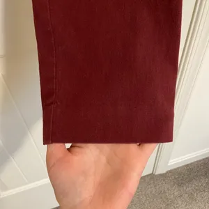 EUC | Anthropologie women’s burgundy‎ slim cut pants — size 4 thumbnail 4