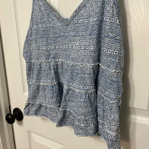 American Eagle tiered printed crop tank XL‎ blue white thumbnail 3
