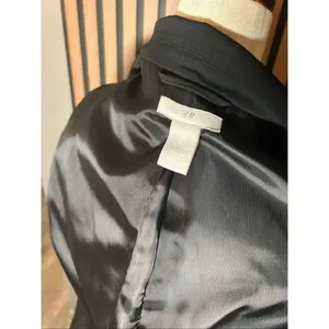 H&M black work blazer size medium work attire thumbnail 4