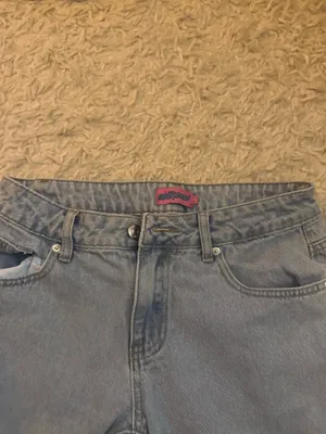 Edikted Petite Low-Rise Jeans thumbnail 2