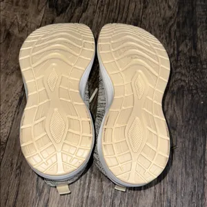 Women's Cream and Gray Athletic Shoes Size 8 thumbnail 3