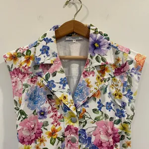 Floral Cotton Twill Sleeveless Button-down Mini Dress with adjustable waist thumbnail 5