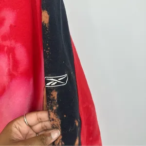 Reebok Tampa Bay Buccaneers Bleach Splatter Sweatshirt Size Large Off The Shoulder thumbnail 6