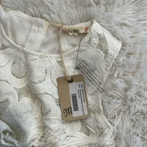 Sleeveless Lace Top W\Fringe Trim Color White Size M NWT thumbnail 8