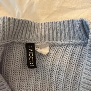 H&M Sweater thumbnail 2